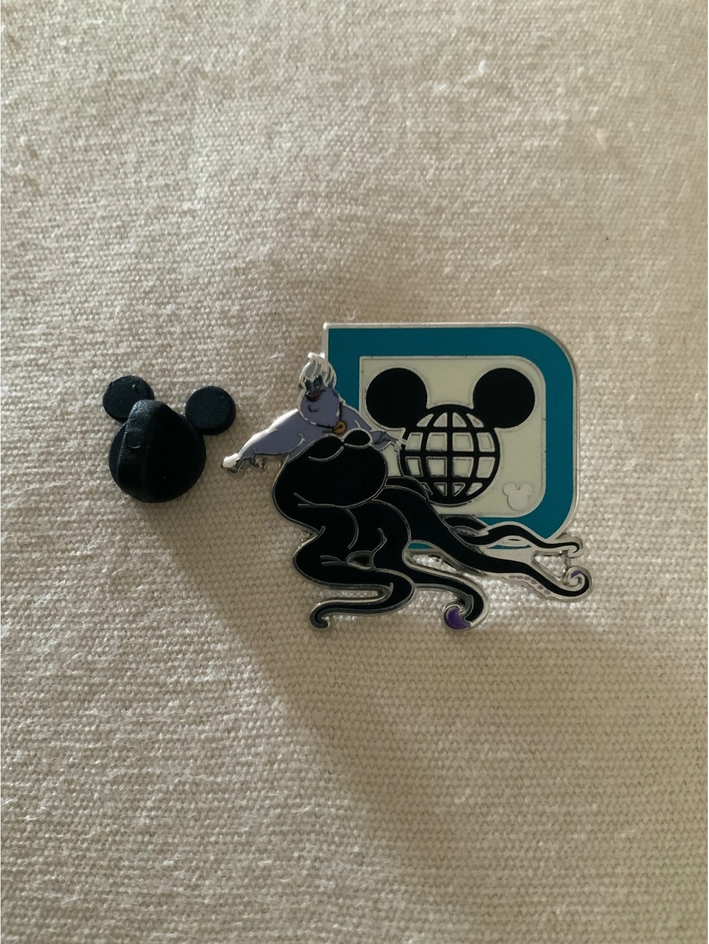 Ursula Walt Disney World D Hidden Disney Pin